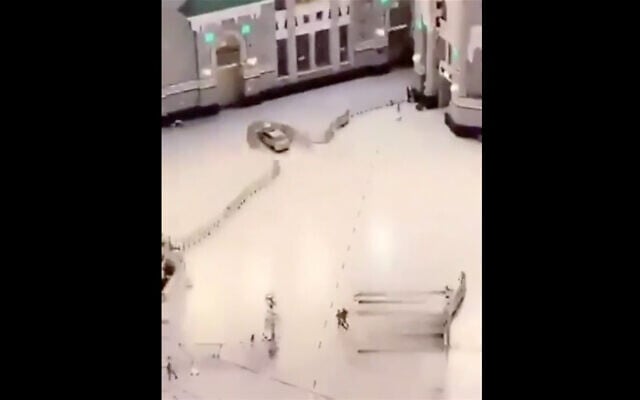 A driver slams his car into a door of Mecca's Grand Mosque, October 30, 2020. (Screenshot/Twitter) A driver slams his car into a door of Mecca's Grand Mosque, October 30, 2020. (Screenshot/Twitter)