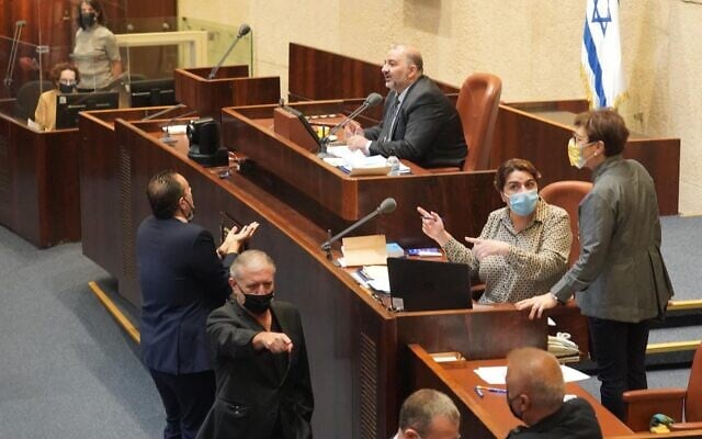 Coalition whip Miki Zohar pleads his case to Deputy Knesset Speaker Mansour Abbas in the plenum on October 21, 2020. (Shmulik Grossman/Knesset) Coalition whip Miki Zohar pleads his case to Deputy Knesset Speaker Mansour Abbas in the plenum on October 21, 2020. (Shmulik Grossman/Knesset)