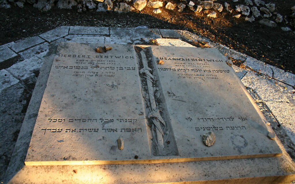 The double tomb of Herbert Bentwich and his wife Susannah. Herbert helped shape the 1917 Balfour Declaration. (Shmuel Bar-Am)