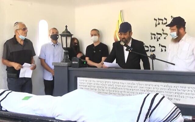 Former prime minister Ehud Barak (2nd right) eulogizes Eitan Haber, Tel Aviv, October 13, 2020 (Screen grab/Ynet) Former prime minister Ehud Barak (2nd right) eulogizes Eitan Haber, Tel Aviv, October 13, 2020 (Screen grab/Ynet)