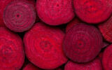 Illustrative image of beetroot slices: Israeli startup Phytolon uses fermented yeast to produce natural colors like that of the beetroot, cactus, bougainvillea (sagarmanis; iStock by Getty Images)