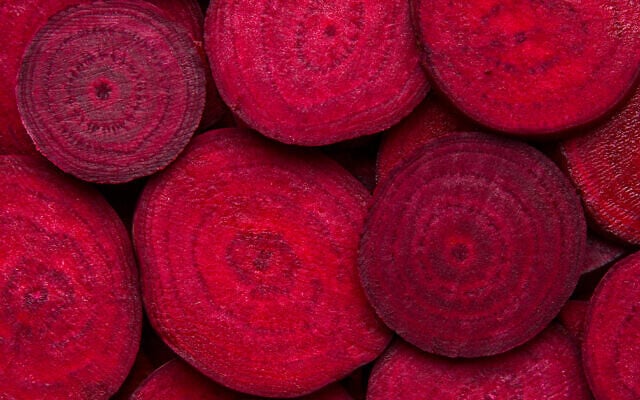 Illustrative image of beetroot slices: Israeli startup Phytolon uses fermented yeast to produce natural colors like that of the beetroot, cactus, bougainvillea (sagarmanis; iStock by Getty Images) Illustrative image of beetroot slices: Israeli startup Phytolon uses fermented yeast to produce natural colors like that of the beetroot, cactus, bougainvillea (sagarmanis; iStock by Getty Images)