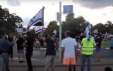 Kikar Meged, a traffic circle in Pardes Hanna, where an alleged attack against anti-Netanyahu protesters took place. (Screenshot: YouTube)