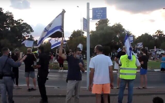 Kikar Meged, a traffic circle in Pardes Hanna, where an alleged attack against anti-Netanyahu protesters took place. (Screenshot: YouTube) Kikar Meged, a traffic circle in Pardes Hanna, where an alleged attack against anti-Netanyahu protesters took place. (Screenshot: YouTube)