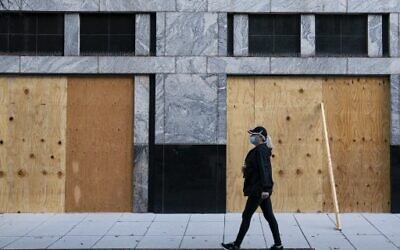 Wooden boards protect a Starbucks location near the White House on October 31, 2020, in Washington, DC. (Alex Edelman / AFP)