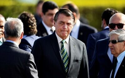 Brazilian President Jair Bolsonaro (C)  during the national flag-raising ceremony before a ministerial meeting at the Alvorada Palace in Brasilia, on October 27, 2020. (Evaristo Sa/AFP)