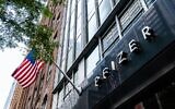 Pfizer Inc. headquarters is seen in New York City, July 22, 2020.  (Jeenah Moon / GETTY IMAGES NORTH AMERICA / AFP)