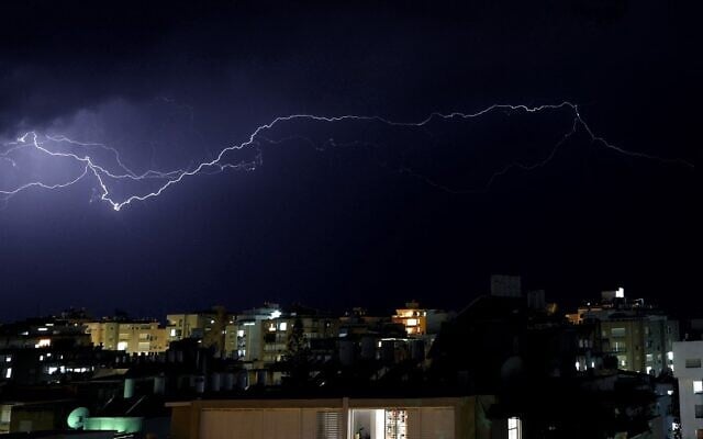 Lightning strikes above the Israeli coastal city of Netanya, north of Tel Aviv, on November 20, 2020. (Photo by JACK GUEZ / AFP) Lightning strikes above the Israeli coastal city of Netanya, north of Tel Aviv, on November 20, 2020. (Photo by JACK GUEZ / AFP)