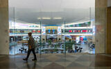 Illustrative -- Ben Gurion Airport, November 6, 2020 (Nati Shohat/Flash90)