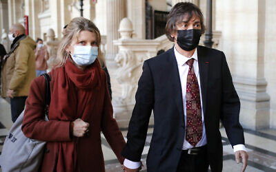 French-American Mark Moogalian, right, and his wife Isabelle arrive at the Thalys attack trial, at the Paris courthouse, November 19, 2020. (AP Photo/Francois Mori)