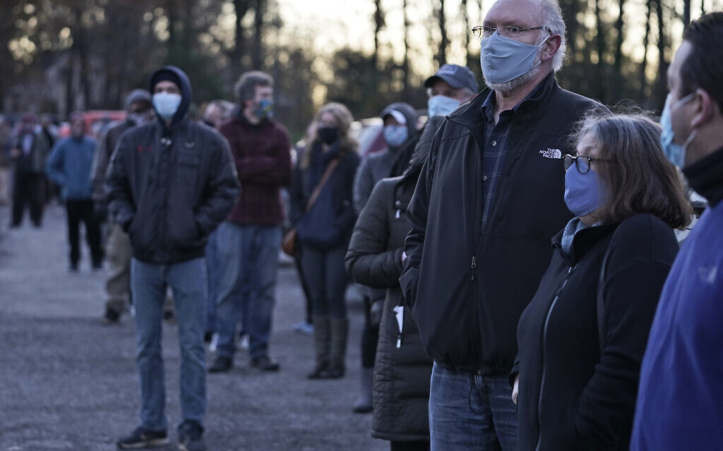 People wait in line to vote at Adam Hall near Auburn Corners, Ohio, Nov. 3, 2020. (AP/Tony Dejak)