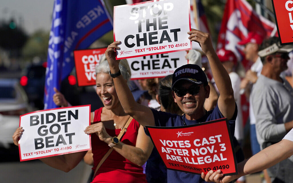 People rally for US President Donald Trump outside City Hall, November 5, 2020, in Phoenix, Arizona. (AP /Matt York)