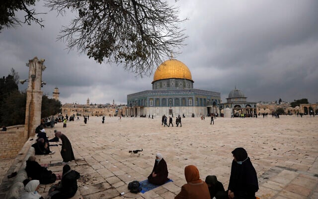 Muslims gather for Friday prayer, next to the Dome of the Rock Mosque in the Al Aqsa Mosque compound in Jerusalem's Old City, Nov. 6, 2020 (AP Photo/Mahmoud Illean) Muslims gather for Friday prayer, next to the Dome of the Rock Mosque in the Al Aqsa Mosque compound in Jerusalem's Old City, Nov. 6, 2020 (AP Photo/Mahmoud Illean)