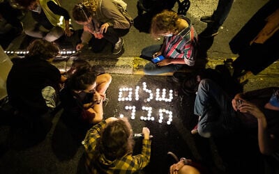 Israelis protest against PM Benjamin Netanyahu, and commemorate assassinated prime minister Yitzhak Rabin, in Jerusalem, on October 31, 2020. (Yonatan Sindel/Flash90)