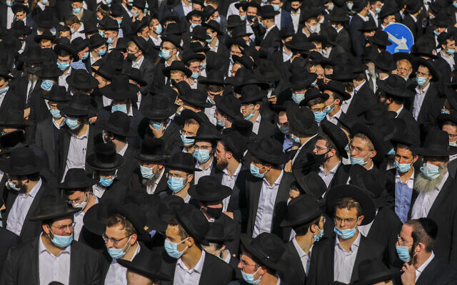 A crowd of yeshiva students attend the funeral of late Rabbi David Feinstein on November 9, 2020 in Jerusalem. (Yonatan Sindel/Flash90) A crowd of yeshiva students attend the funeral of late Rabbi David Feinstein on November 9, 2020 in Jerusalem. (Yonatan Sindel/Flash90)
