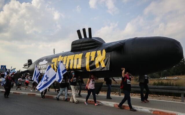 Protesters march to Jerusalem on Highway 1 as part of a demonstration against Prime Minister Benjamin Netanyahu, on November 14, 2020 (Yonatan Sindel/Flash90) Protesters march to Jerusalem on Highway 1 as part of a demonstration against Prime Minister Benjamin Netanyahu, on November 14, 2020 (Yonatan Sindel/Flash90)
