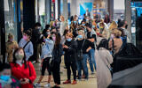 People shop at the Ayalon Mall in Ramat Gan after it reopened, November 27, 2020. (Avshalom Sassoni/Flash90)