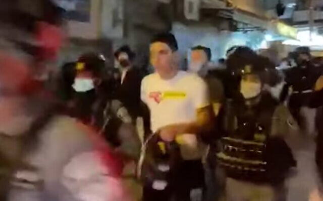 Police remove 2 soldiers and several civilians from an ultra-Orthodox crowd in Jerusalem, November 12, 2020. (Screenshot/YouTube) Police remove 2 soldiers and several civilians from an ultra-Orthodox crowd in Jerusalem, November 12, 2020. (Screenshot/YouTube)