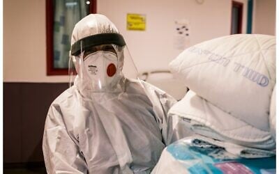 A medic at a COVID-19 ward at the Galilee Medical Center during the height of Israel's coronavirus crisis. (Shlomi Tova)