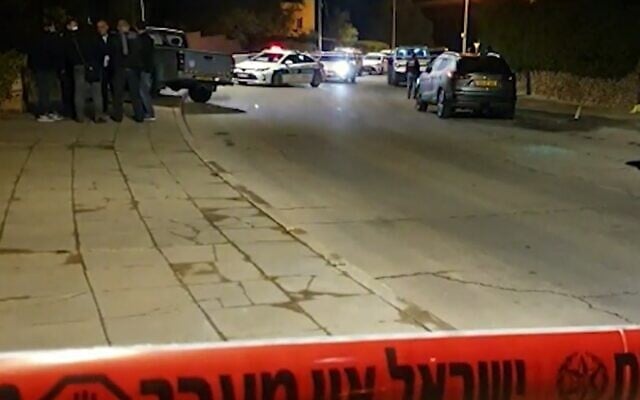 The scene in Arad where a man shot dead another man he says was trying to steal his car, November 29, 2020 (Screen grab/Walla) The scene in Arad where a man shot dead another man he says was trying to steal his car, November 29, 2020 (Screen grab/Walla)