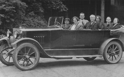 Hungarian Jews on vacation in Marienbad, the Czech spa town near the border with Germany (public domain)