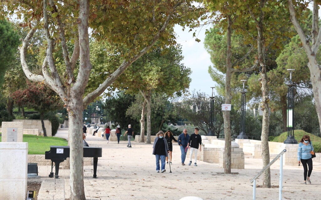 Jerusalem's Haas Promenade, a popular tourist site in the city. (Shmuel Bar-Am)