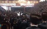 Thousands attend the wedding of the grandson of Satmar Rabbi Aaron Teitelbaum in Brooklyn on November 8, 2020. (Screencapture/YouTubue)