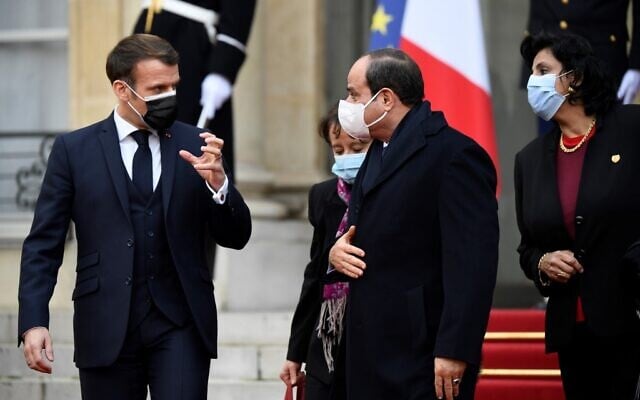 French President Emmanuel Macron (L) escorts his Egyptian counterpart Abdel Fattah el-Sissi (C) out of the Elysee presidential Palace on December 7, 2020, in Paris, after a meeting as part of el-Sissi's three-day state visit to France. (Bertrand GUAY / AFP) French President Emmanuel Macron (L) escorts his Egyptian counterpart Abdel Fattah el-Sissi (C) out of the Elysee presidential Palace on December 7, 2020, in Paris, after a meeting as part of el-Sissi's three-day state visit to France. (Bertrand GUAY / AFP)