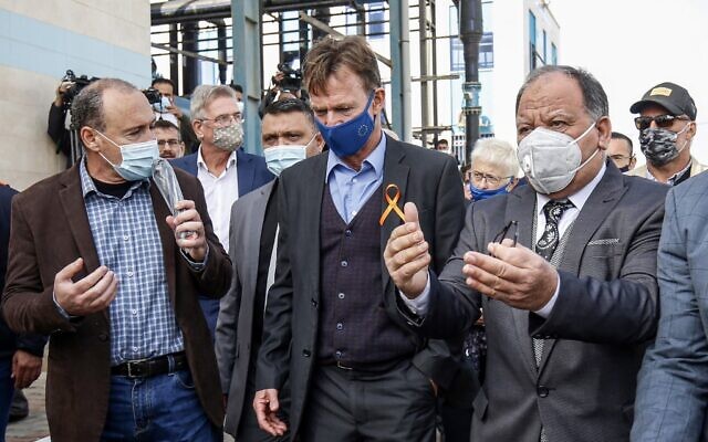 Sven Kuhn von Burgsdorff (C), head of the European Union's mission to the West Bank and Gaza Strip, along with other EU representatives, visits a desalination plant in Deir al-Balah in the central Gaza Strip on December 8, 2020. (SAID KHATIB / AFP) Sven Kuhn von Burgsdorff (C), head of the European Union's mission to the West Bank and Gaza Strip, along with other EU representatives, visits a desalination plant in Deir al-Balah in the central Gaza Strip on December 8, 2020. (SAID KHATIB / AFP)
