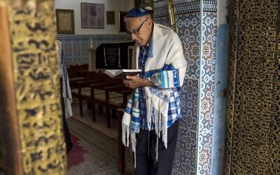 In this file photo taken on October 13, 2017, Moroccan Jews and Israeli Jewish tourists participate in a religious ceremony to observe the holiday of Sukkot (the Feast of the Tabernacles) at a synagogue in the "Mellah" Jewish quarter of the Medina in Marrakesh (FADEL SENNA / AFP)