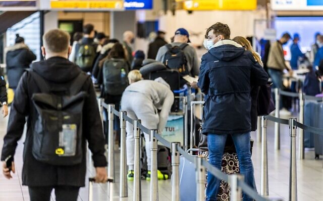 Travelers stand in the departure hall of Schiphol Airport in Amsterdam on December 17, 2020. (Remko de Waal / ANP / AFP) Travelers stand in the departure hall of Schiphol Airport in Amsterdam on December 17, 2020. (Remko de Waal / ANP / AFP)