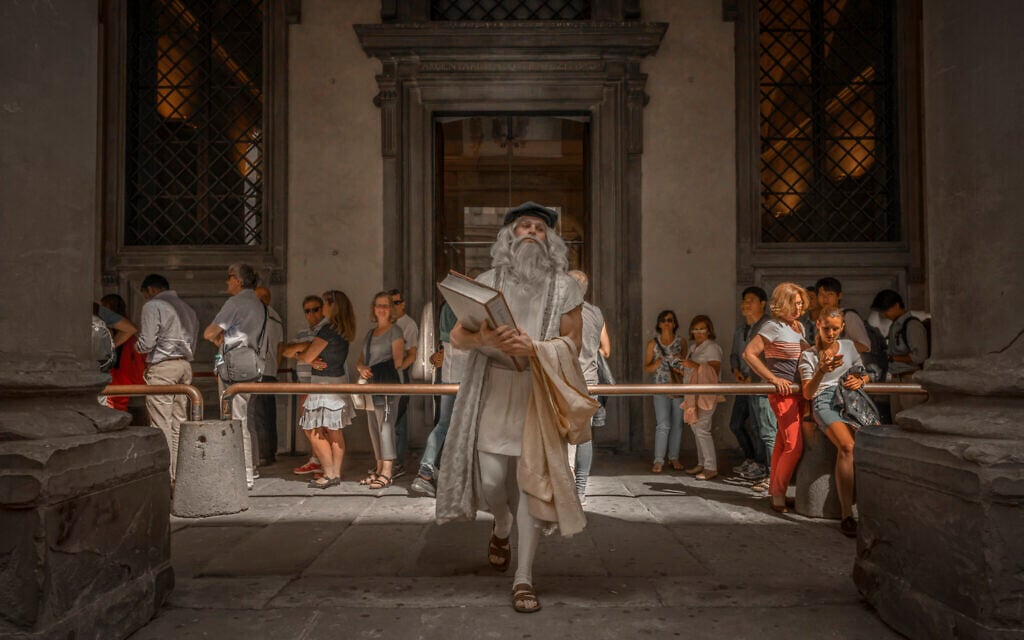 'Gallery Visit': Leonardo visiting the Uffizi gallery. (Moses Pini Siluk)