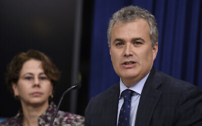 National Economic Council Director Jeff Zients, sitting next to Domestic Policy Council Director Cecilia Munoz, speaks during the daily briefing in the South Court Auditorium at the White House in Washington on February 9, 2016, to discuss President Barack Obama's fiscal 2017 federal budget.  (AP/Susan Walsh)
