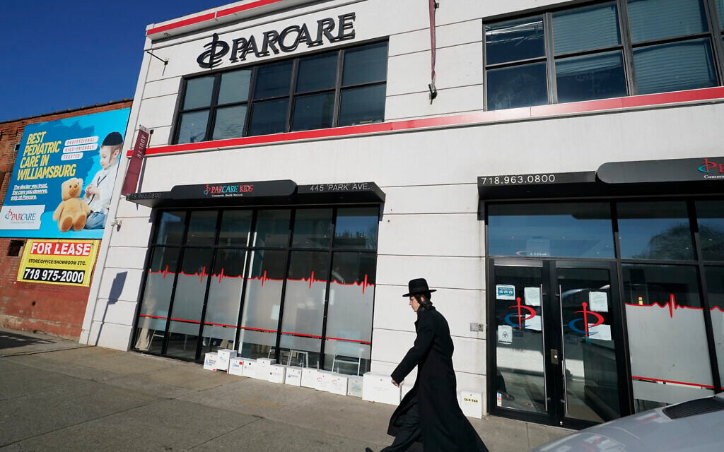 Illustrative: An Orthodox Jewish man walks past Parcare's health care facility, December 27, 2020, in the Willamsburg section of Brooklyn in New York. (AP Photo/Kathy Willens) Illustrative: An Orthodox Jewish man walks past Parcare's health care facility, December 27, 2020, in the Willamsburg section of Brooklyn in New York. (AP Photo/Kathy Willens)
