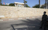 A Border Police officer stands guard next to the US ambassador's official residence in Herzliya, September 9, 2020. (AP Photo/Sebastian Scheiner, File)
