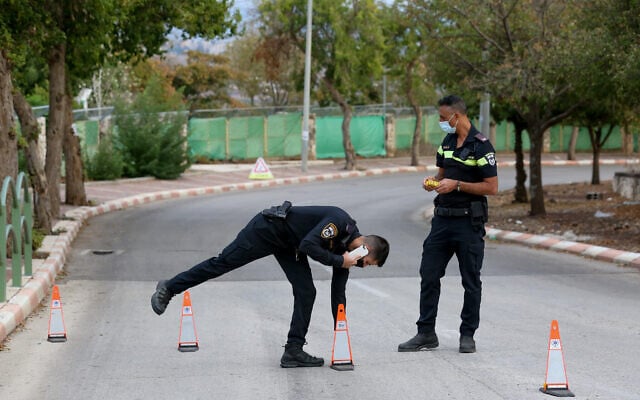 Police officers set up a checkpoint in a neighborhood of the northern town of Hatzor Haglilit that was designated a 'restricted zone' due to high coronavirus morbidity,' November 8, 2020 (David Cohen/Flash90)