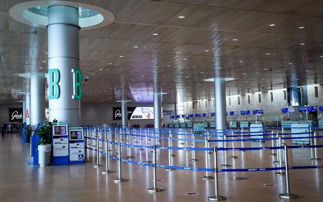 An empty departure hall at Ben Gurion Airport, on November 9, 2020. (Yossi Aloni/Flash90)