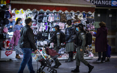 Jerusalemites and police walk near the city center on December 3, 2020 (Olivier Fitoussi/Flash90)