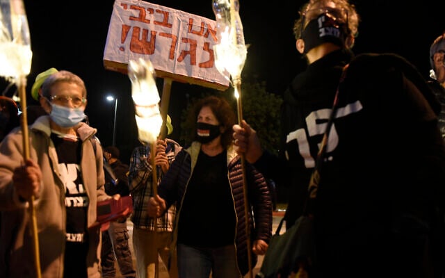 Israelis protest against Prime Minister Benjamin Netanyahu near his home in Caesarea, on December 12, 2020. (Meir Vaknin/Flash90) Israelis protest against Prime Minister Benjamin Netanyahu near his home in Caesarea, on December 12, 2020. (Meir Vaknin/Flash90)