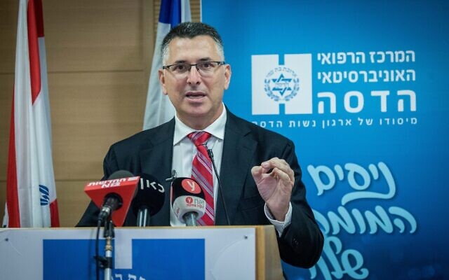 Gideon Sa'ar visits Hadassah Hospital Ein Kerem in Jerusalem on December 16, 2020. (Yonatan Sindel/Flash90) Gideon Sa'ar visits Hadassah Hospital Ein Kerem in Jerusalem on December 16, 2020. (Yonatan Sindel/Flash90)