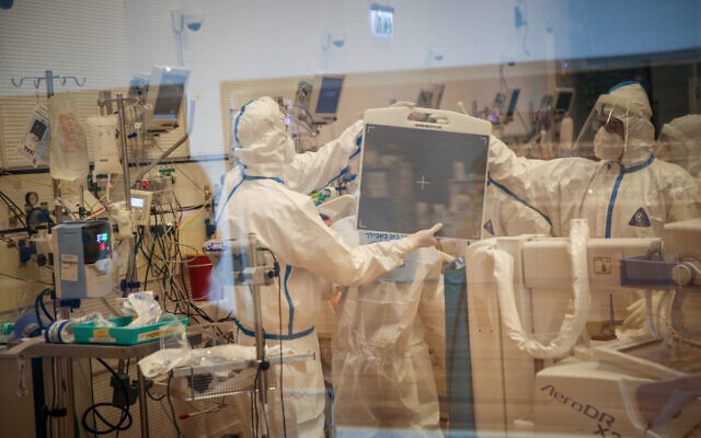 Ziv hospital team members work at the coronavirus ward in the northern Israeli city of Safed, on December 17, 2020. (David Cohen/Flash90) Ziv hospital team members work at the coronavirus ward in the northern Israeli city of Safed, on December 17, 2020. (David Cohen/Flash90)