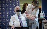 Rabbi Yisrael Meir Lau receives a COVID-19 vaccine, at Tel Aviv's Sourasky Medical Center  on December 20, 2020 (Miriam Alster/Flash90)