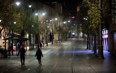 Israelis walk on Jaffa Street in Jerusalem on New Year's Eve during a third national coronavirus lockdown, December 31, 2020. (Yonatan Sindel/Flash90)