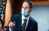 Sen. Ron Wyden conducts a news conference with Senate Democrats in the Capitol, Sept. 30, 2020. (Tom Williams/CQ-Roll Call, Inc via Getty Images)