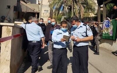 Police investigate a shooting in the northern town of Reineh, December 2, 2020 (Israel Police)