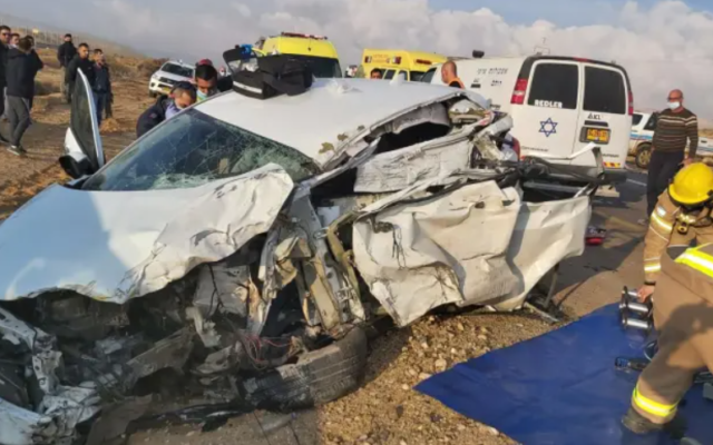 The scene of a deadly car crash near Dimona, December 23, 2020. (Israel Fire and Rescue Authority) The scene of a deadly car crash near Dimona, December 23, 2020. (Israel Fire and Rescue Authority)