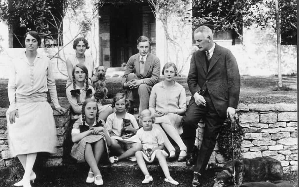 The Mitford family, 1928 (Unknown author, Public domain, via Wikimedia Commons
