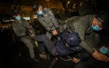Israeli police scuffle with demonstrators during a protest over a young settler who was killed earlier this week in a car crash during a police chase after allegedly throwing stones at Palestinians, Jerusalem, December 23, 2020. (Yonatan Sindel/Flash90)