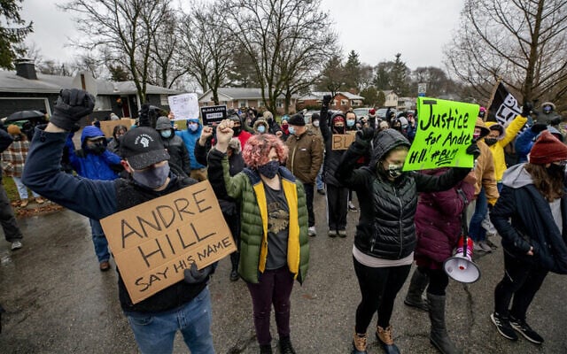 Protesters observe a moment of silence during a demonstration against the police killing of Andre Maurice Hill in the neighborhood where he was shot, in Columbus, Ohio, December 24, 2020. (Stephen Zenner/AFP) Protesters observe a moment of silence during a demonstration against the police killing of Andre Maurice Hill in the neighborhood where he was shot, in Columbus, Ohio, December 24, 2020. (Stephen Zenner/AFP)