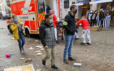 Rescuers push an injured person into an ambulance after a car drove into pedestrians in Trier, southwestern Germany, on December 1, 2020.
(Sebastian Schmitz/AFP/lokalo.de)